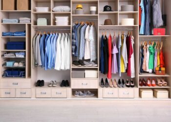 cách treo quần áo tiết kiệm diện tích