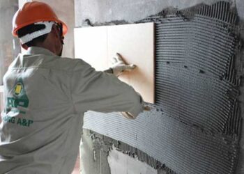 cách ốp gạch tường