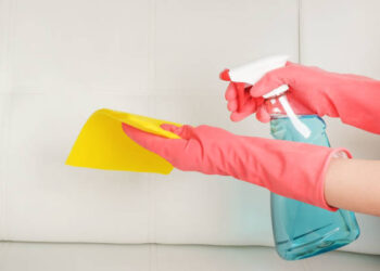 cách lau gach ốp tường