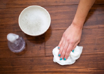 cách làm sạch sơn trên nền nhà